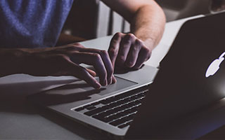 皇冠体育官方网站-专访王蔷③：一块五味杂陈的披萨 仿佛一夜之间长大