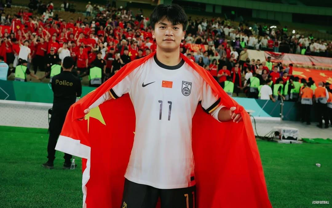 皇冠体育app下载-蒯纪闻社媒分享晋级决赛的图片，黄博文回复：真棒